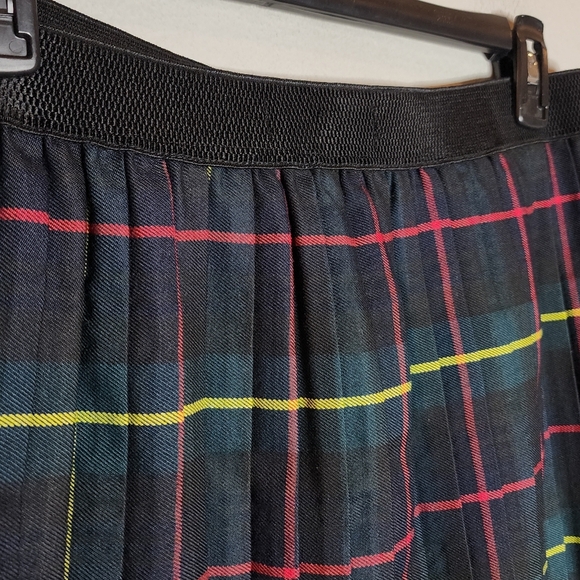 NWT Romeo & Juliet Couture Pull On Twill Pleat Tartan Plaid Skirt Holiday Large - Picture 9 of 16